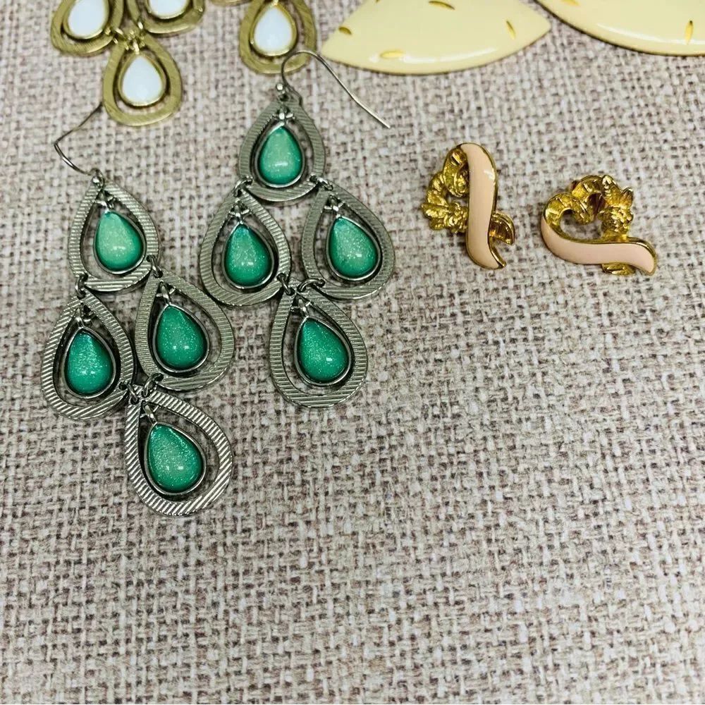 Earring Bundle‎  - Picture 6 of 6